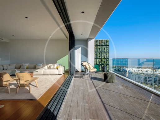 Ático dúplex de 3+1 dormitorios con vista panorámica en el Edificio Martinhal Residences en el Parqu