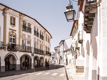 Apartamento de dos dormitorios en venta en el centro histórico de la ciudad de Évora