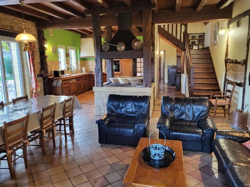Property
Property located in a unique environment, consisting of two houses with swimming pool and