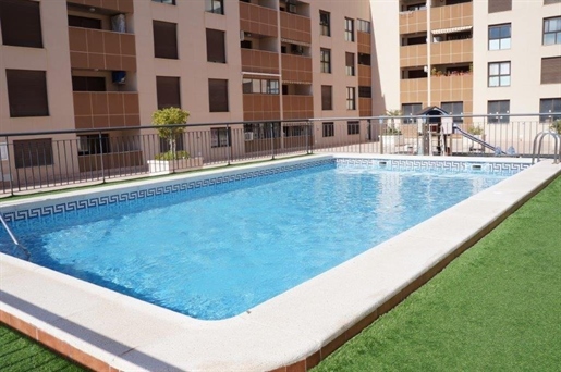 Reference: 15E For sale large apartment of 186m2 built in the center of Torrevieja, surrou