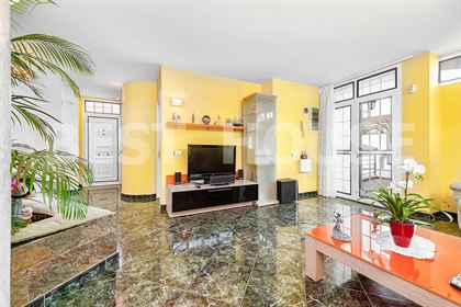 Best House offers for sale a spectacular detached villa on 2...