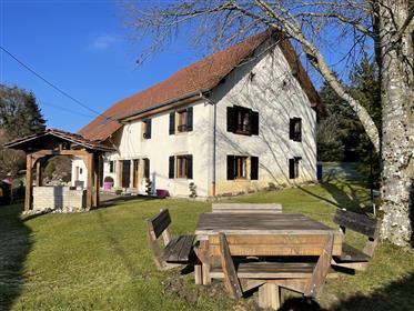 Exceptional renovated farmhouse near the Swiss border