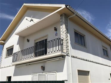 House T2, Alcoentre, 292m2 with patio 