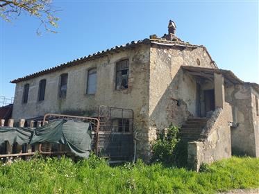 Masía para reformar con terreno