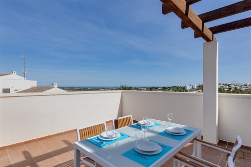 Nuovo sviluppo di case di lusso di fronte al mare a Playa Flamenca. Il residenziale è comp