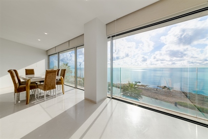 Luxurious 197 m2 apartment, located on the first line, with panoramic views of the Mediter