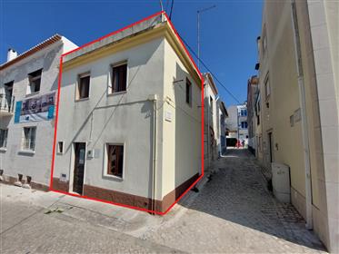 Typical house T2 + Attic for sale in the center of Sítio da Nazaré  