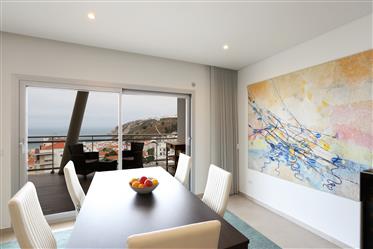 Apartamento T3 com excelente terraço vista mar em Condominio...