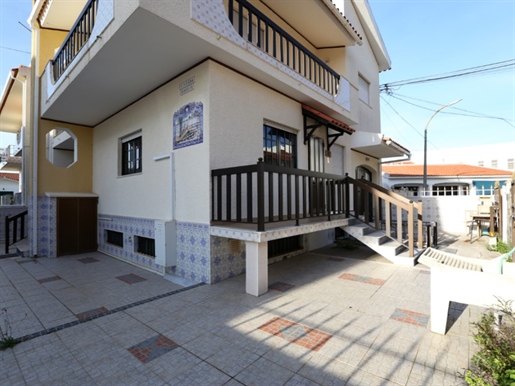 2 Bedroom House in Sitio da Nazaré with excellent areas and private patio
