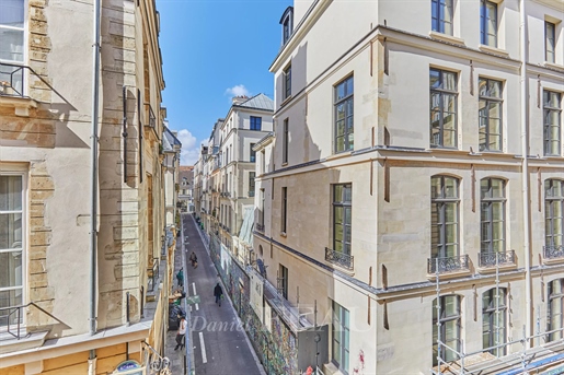 Paris VIe - Saint Germain des Prés, rue des Grands Augustins, duplex 1 chambre.
