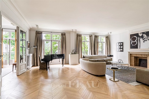 Neuilly-Sur-Seine - An exceptional apartment