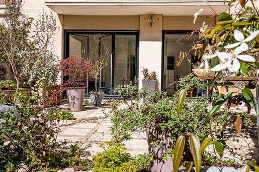 Neuilly-Sur-Seine - A bright garden-level apartment
