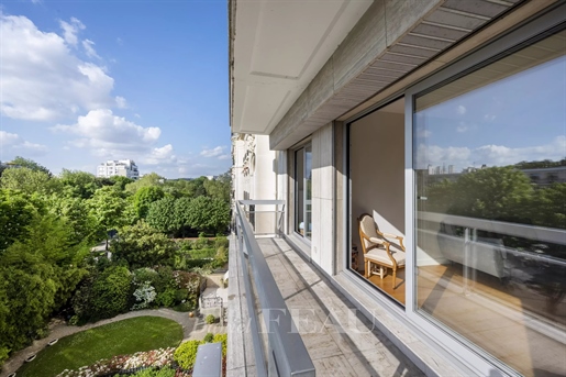 Neuilly-Sur-Seine - A renovated 3-room apartment with a balcony