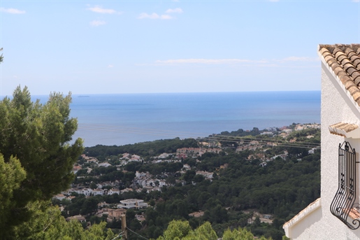 Semi-Detached In Moraira with beautiful sea views, in a complex of 13 houses with communal