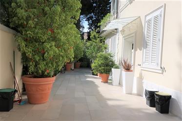 Florence, Campo di Marte area, elegant villa with garden and garage.