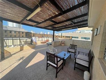Unobstructed View - Single Storey Penthouse