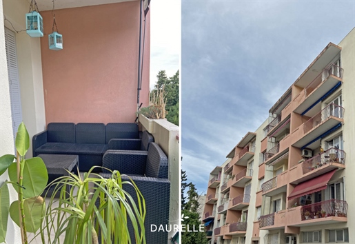 A vendre Avignon, appartement 4 pièces avec terrasse, garage et parking.