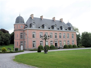 Château XVIIIo proche Maubeuge dans un parc clos de 15 ha