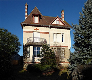 Bourgeois house on 1528m2 of land