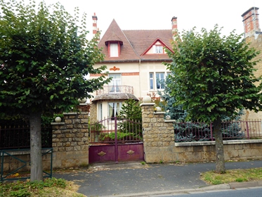 Bourgeois house on 1528m2 of land