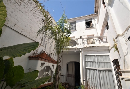 Town house in Pego just 1 km from the center with all amenities. It is 1 km to the center 