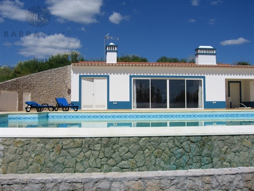 Excellent Villa with Certified Aerodrome inserted in a property with 30 hectares in the South of Por