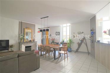 140Sqm flat in a 17th century building, center of Beziers