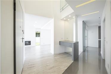 Detached Contemporary 4-Bedroom House In Azeitão