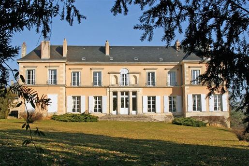 Beau château à vendre dans le Poitou.