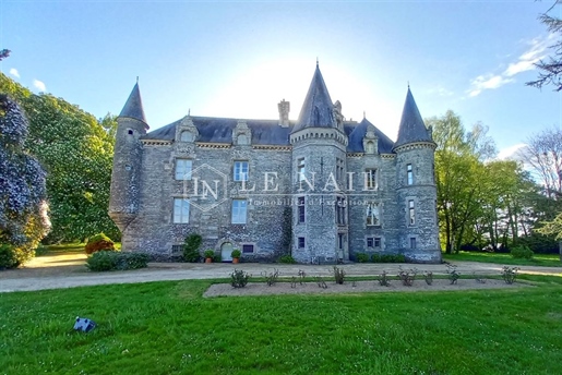 16Th and 19th C. Chateau beautifully restored in Brittany