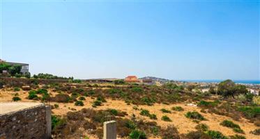 Constructible land for sale close to Robinsons Beach and the Grottes de Hercules.