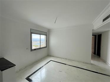 Two bedroom apartment overlooking the sea and has parking, n...