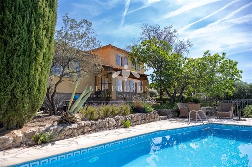 Cotignac: beautiful villa with pool and panoramic views
