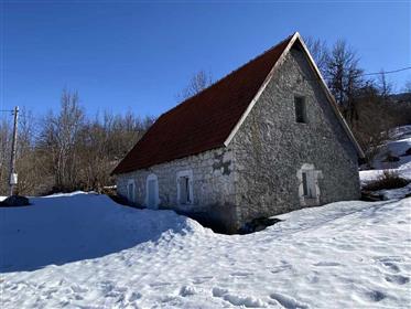 House for sale with a plot near Shavnik