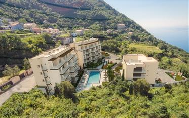 Apartment with a bedroom in a complex with a swimming pool near Budva, Seoce
