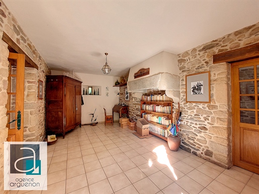 Saint Cast Le Guildo: Charming stone property in the coastal countryside.