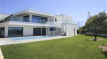Neu Gebaute Luxusvilla In Wunderschoner Lage In Ferragudo