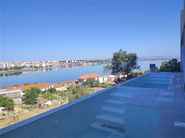 Moradia T4 com piscina e Vista Baía do Seixal  e Lisboa
