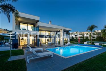 Moderne Villa avec Vue Mer
