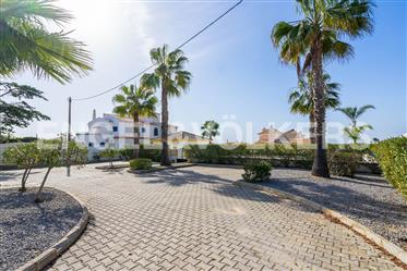 Apartment in private condominium near Galé
