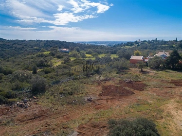 Plot in a great location with project for modern villa