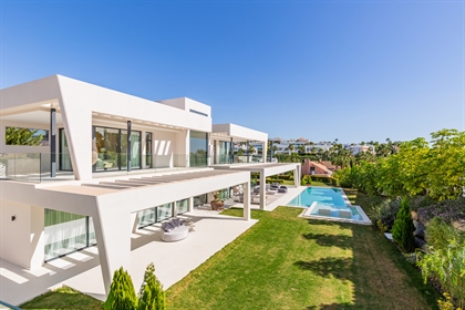 Never before has such a perfect balance been achieved in a luxury villa in Marbella betwee