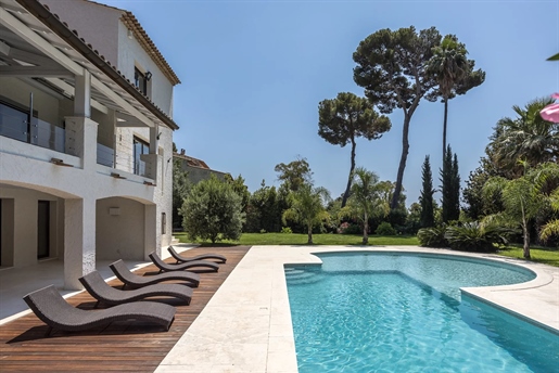 Antibes: Located in a sought-after area in absolute calm a few minutes walk from the beach and shops
