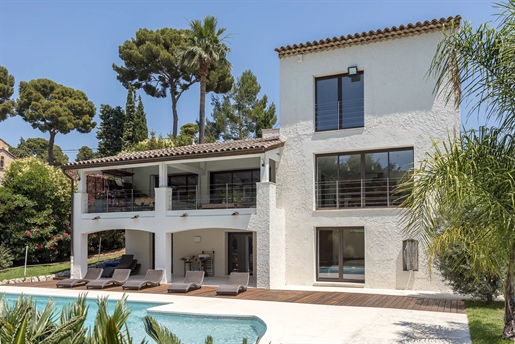 Antibes: Located in a sought-after area in absolute calm a few minutes walk from the beach and shops