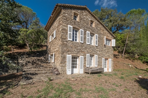 Between La Garde Freinet and Grimaud, on a 1.3 hectare plot of land with a magnificent view of the h