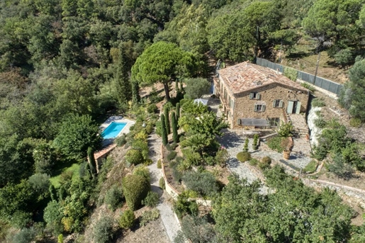 Superb 18th century restored natural stone house close to the village of La Garde-Freinet with it& 0