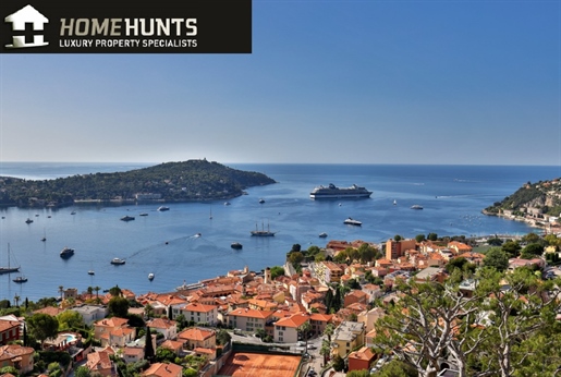 Villefranche sur Mer - Elevated sea view villa of 200 m2 built on an easy to manage plot of 526 m2 w