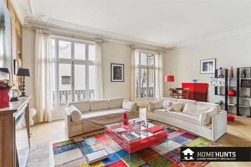 Elegant 4th floor high ceiling 8th arrondissement apartment with box garage.

In the heart