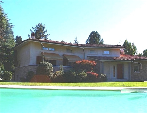 Fabulous Single Villa With Pool and Gym in Private Residence - 5 mins from Lake Iseo