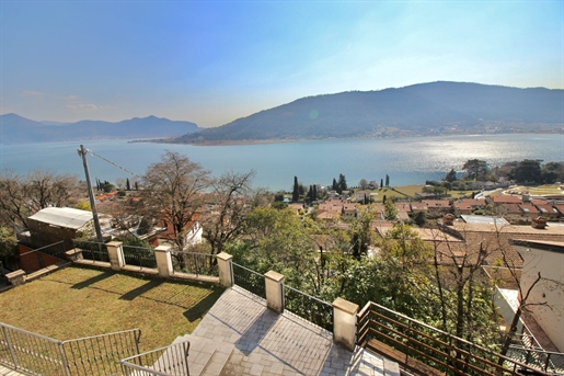 Single Villa with Lake Views and Private Pool